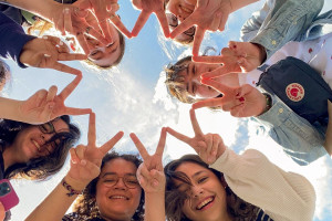 SADI 2023 students posing together making a star with their fingers