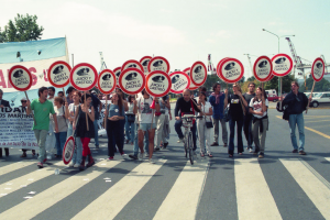 Trial of Emilio Massera in the retirement courts of Comodoro Py in the Buenos Aires Province. This was the first march in which the road signs were used, which read “Justice and Punishment.” Photo by Grupo de Arte Callejero, March 19, 1998.